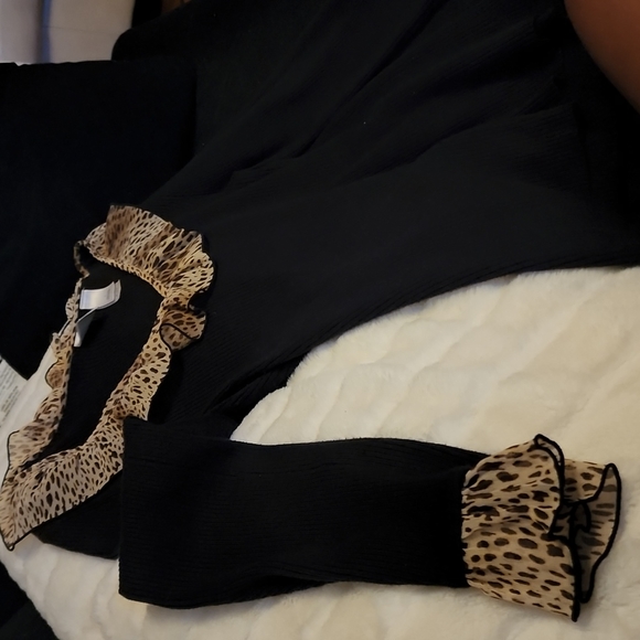 Sweater - Picture 3 of 4